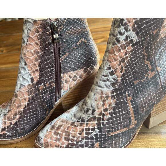 Arider Girl Womens Faux Snakeskin Pointed Toe Ankle Boots Western Style Size 8.5 - Picture 5 of 7